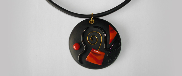 Pendentif rond noir et rouge (éole)