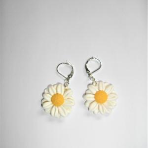 Boucles fleurs (marguerite blanche) - Vente en ligne de bijoux fimo