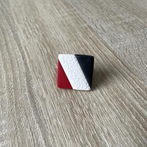 Bague carrée (martelée blanc ) noir et rouge - Vente en ligne de bijoux fimo