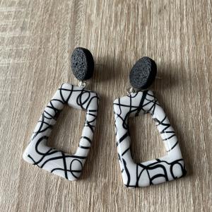 boucles pendantes (enchevêtrement) noir et blanc - Vente en ligne de bijoux fimo