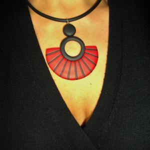 Demi lune éventaill, rond ouver,t rendu porté - Vente en ligne de bijoux fimo