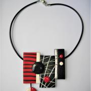 3 rectangles déstructurés (rouge noir et blanc)