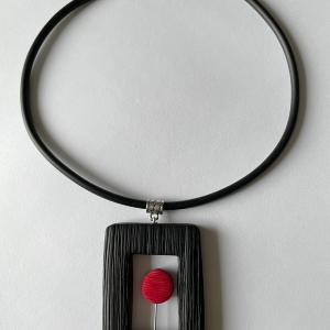 Pendentif rectangle chic (noir et rouge ) - Vente en ligne de bijoux fimo