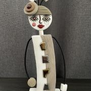 figurine chic (taupe et blanc)