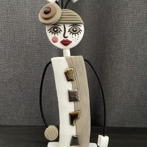 figurine chic (taupe et blanc) - Vente en ligne de bijoux fimo