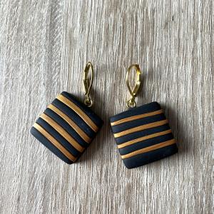 boucles carrées (rayé noir et ocre ) - Vente en ligne de bijoux fimo