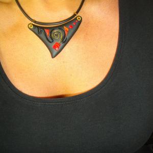 Rendu porté( triangle éole) - Vente en ligne de bijoux fimo
