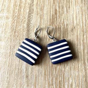 Boucles carrés (rayé marine et blanc) - Vente en ligne de bijoux fimo