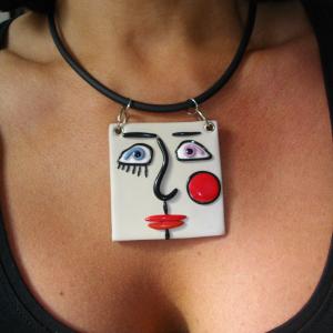 Rendu porté visage carré ( blanc cassé) - Vente en ligne de bijoux fimo